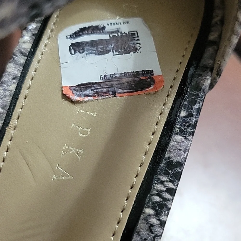 Judith Ripka Grey Snakeskin Leather Sandle Size 9.5 M - Picture 10 of 13